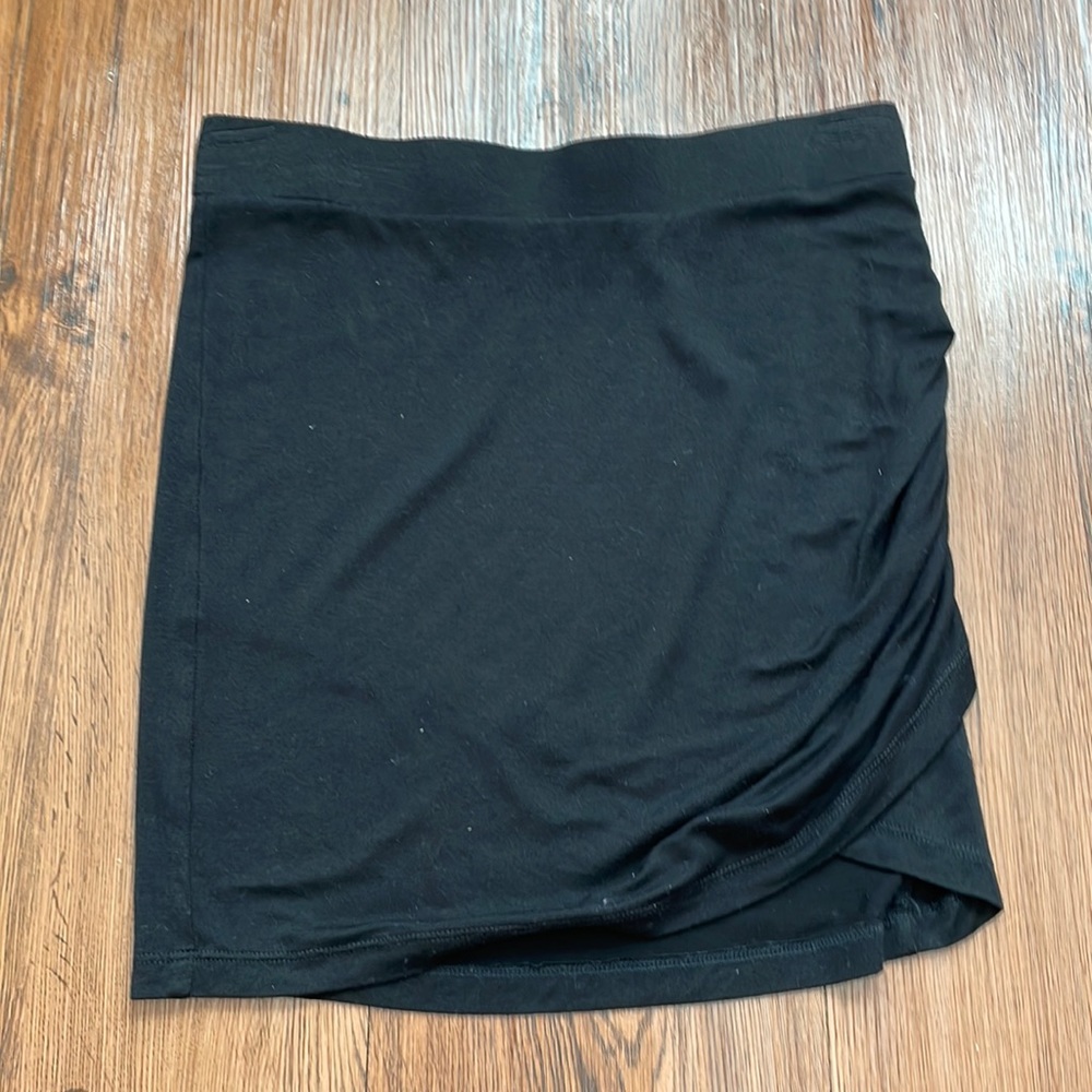 Black mini skirt, size extra small
